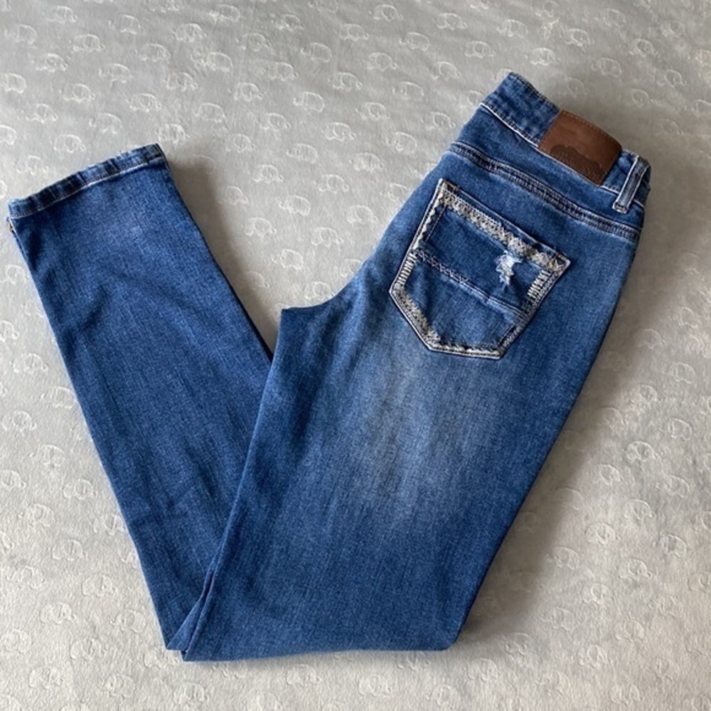 Maurice’s Embroidered Pockets Size 5/6‎